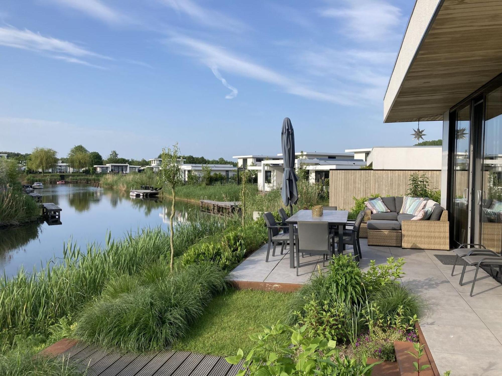 Family Villa With Garden And Jetty Зеволде Экстерьер фото